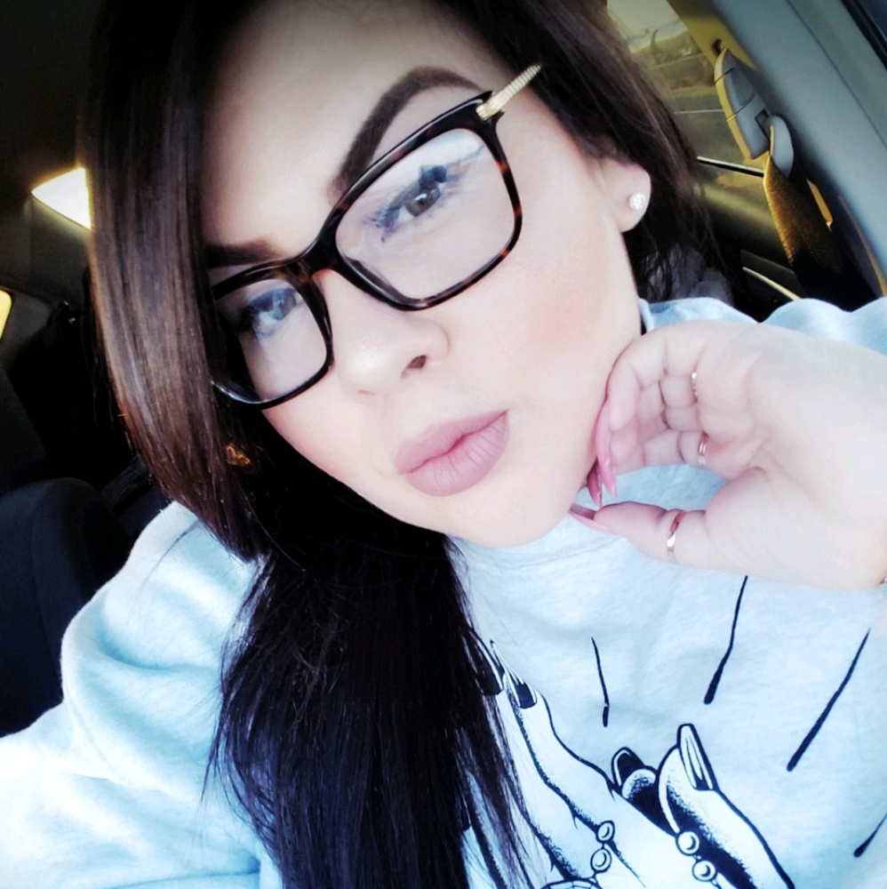 Meet your Posher, April